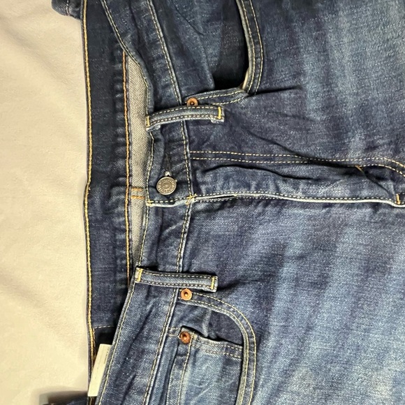 Levi's Relaxed Fit Medium Blue Jeans - Picture 2 of 6